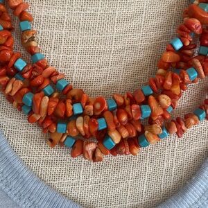 🎉 NWT‼️GORGEOUS CORAL AND TURQUOISE REPLICA STONE NECKLACE ‼️